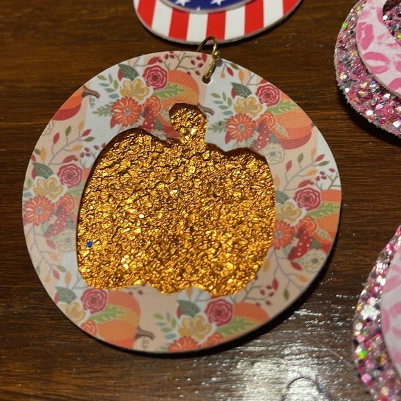 Set of 5 holiday earrings - Picture 3 of 6